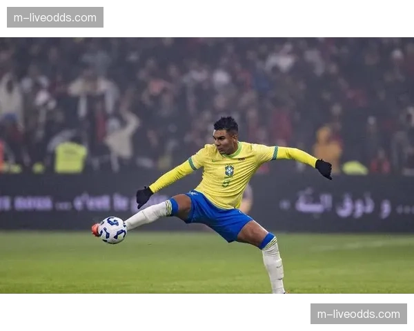 卡塞米罗接受专访谈角色转变：在中场需要更高效的跑动与位置感