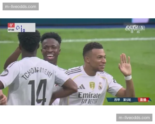 特写:维尼修斯边路突破三人包夹,助攻罗德里戈抢点破门 特写:维尼修斯边路突破三人包夹,助攻罗德里戈抢点破门