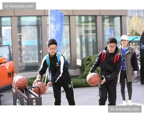 消息:CBA联盟与新兴运动饮料品牌签下五年顶级赞助合约 消息:CBA联盟与新兴运动饮料品牌签下五年顶级赞助合约