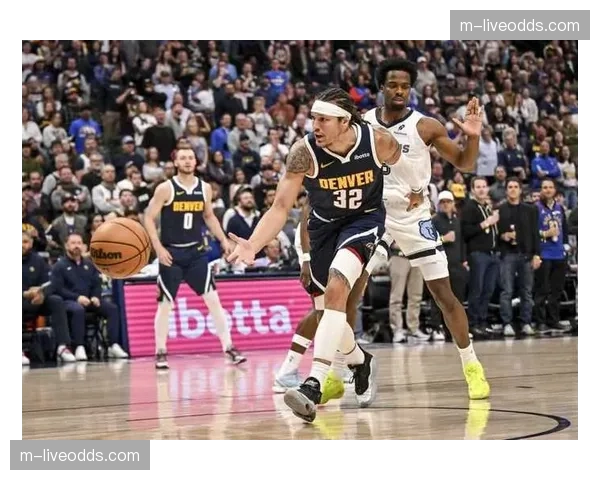 掘金大胜灰熊豪取十连胜，约基奇提前打卡下班